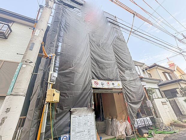 1号棟【外観】家族の温かさと陽光の暖かさ、楽しい毎日と明るい未来を予感させる「空間が織り成すひとつ先の住み心地」を演出します。