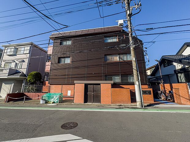 車の通行が少ないので、静かな住環境を維持することができます。