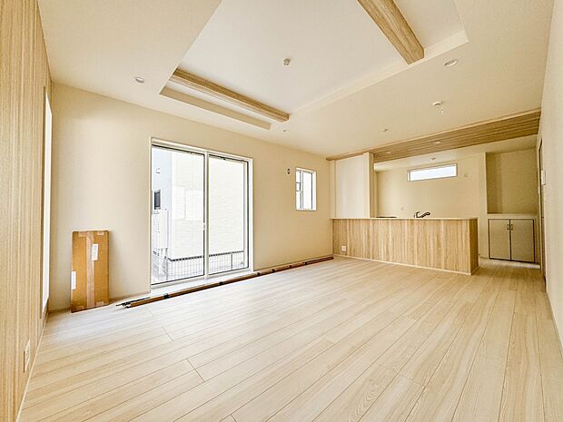 【Living dining】  （3号棟）室内には豊かな陽光が注ぎ込み、爽やかな住空間を演出。