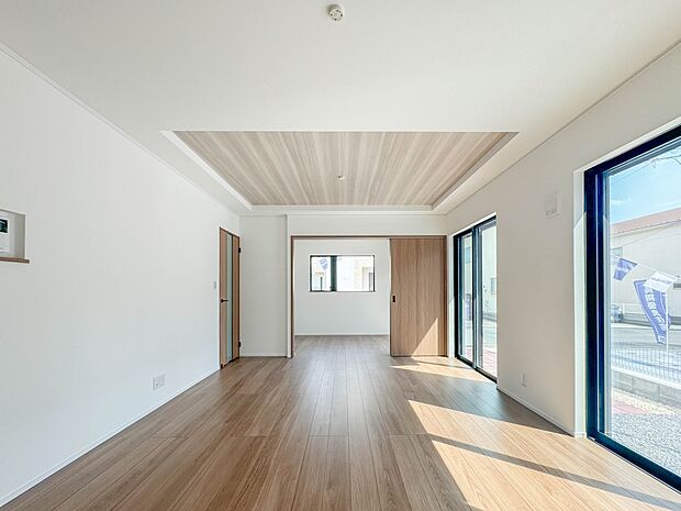 うららかな陽射しがどのお部屋にも降り注ぎますように、快適さを追求した間取設計。得難い立地環境での生活を恵みの豊かな永住の地へと変えてくれます。