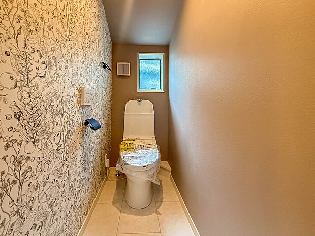 【トイレ】トイレ・ウォシュレット付。快適で衛生的な洗浄機能付温水シャワートイレです。