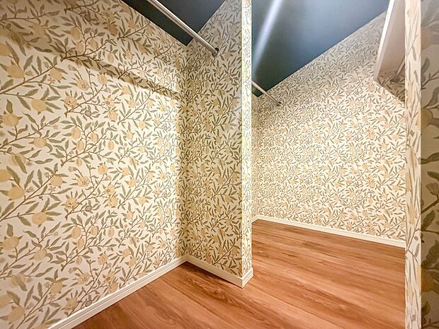 【WIC】広いウォークインクローゼットは主寝室にはかかせないスペース。