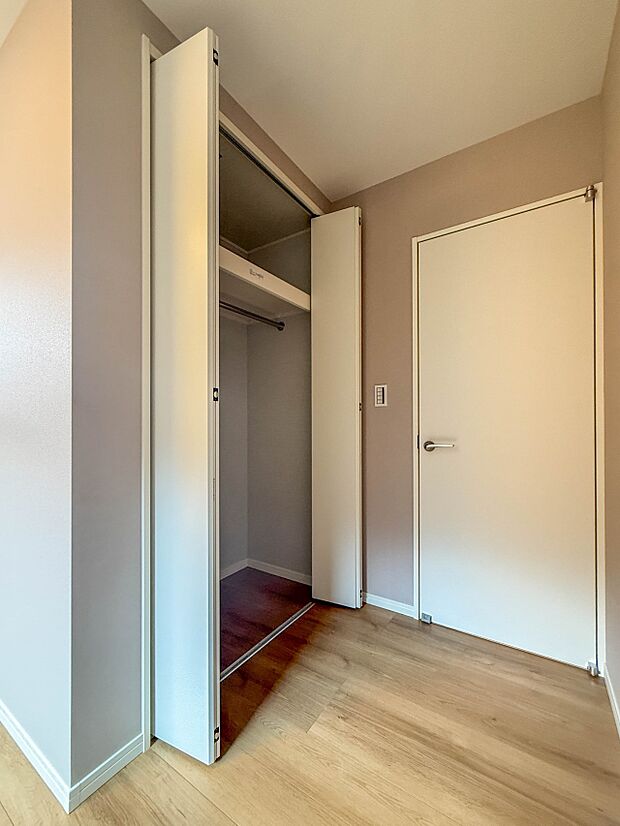 【収納】各部屋を最大限に広く使って頂ける様、全居住スペースに収納付。プライベートルームはゆったりと快適に。