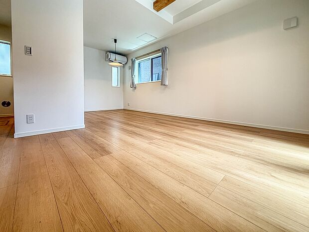 【LDK16.3帖】爽やかな日差しが差し込む明るいリビングです。