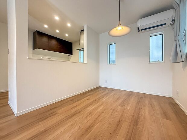 【LDK16.3帖】忙しい朝でも家族揃って食事をしたいゆとりあるダイニングスペース。