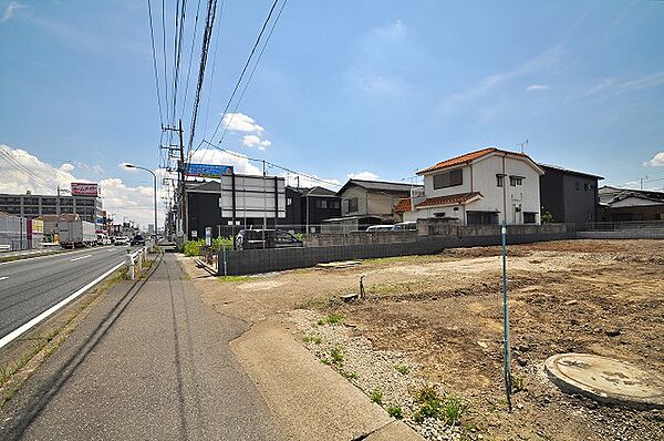 事務所や店舗に最適な用地です。