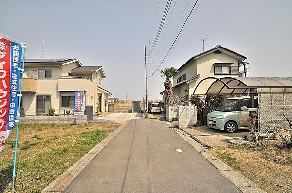 前面道路含む現地外観写真