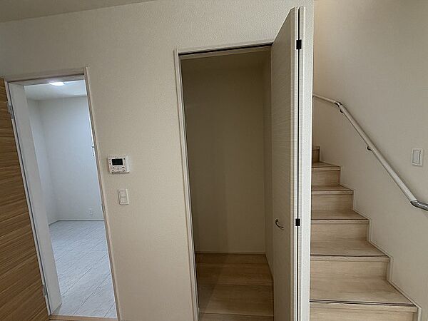 リビングにはパントリー収納付きで便利です。