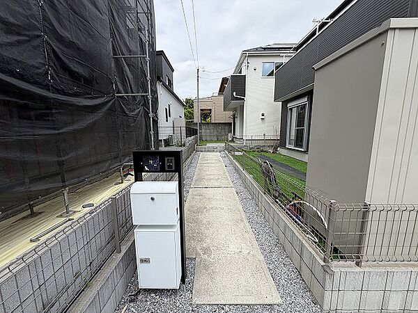 ポストには宅配ボックス付きで不在時でも荷物を受け取ることができ便利です。