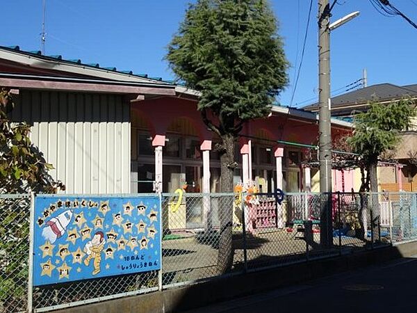 赤山保育所まで652m 地域の子育てを支える保育施設。小さなお子さまの日々の生活をサポートしてくれる身近な存在で、仕事と子育てを両立するご家庭にも嬉しい環境です。