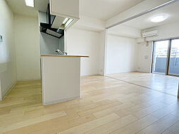 サンライズ緑地 702 7階1LDKのリビング/ダイニング