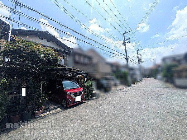 前面道路の幅員は6.7ｍの広さ！駐車が苦手な方でもお車の出し入れがしやすい広さです♪