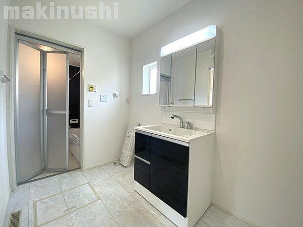 ゆったりと設計された家事のしやすい洗面室♪