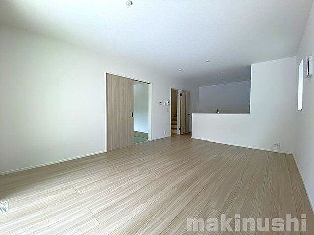 対面式のシステムキッチンのLDK!料理をしながらリビングの家族とおしゃべりできます^^