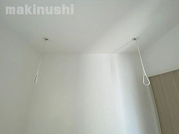 お天気がすぐれない日などは、洗面室でお洗濯物が乾かせるのでとっても便利です♪