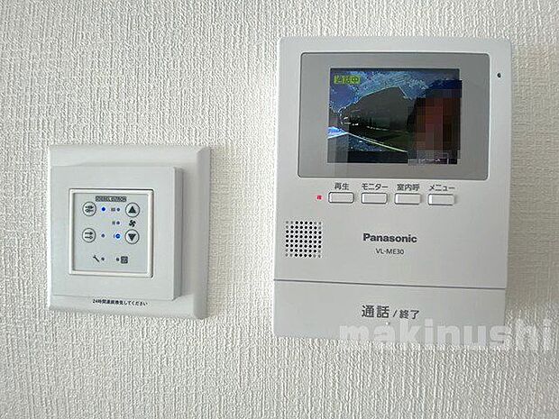 モニター付きインターホン♪お子様や女性の方が一人で居る時も来訪者の顔を確認してから開錠ができるので安心!