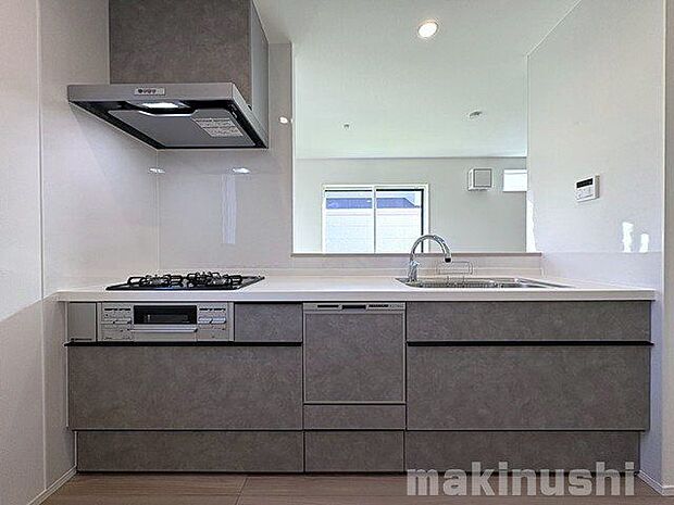 人気のカウンターキッチン仕様♪お料理や食器類の配膳もラクラク!