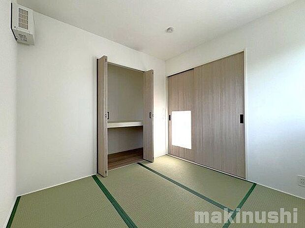 畳はフローリングに比べて柔らかく、衝撃吸収性にも優れているため、赤ちゃんやお子様の遊び場、お昼寝のスペースとしても最適です♪