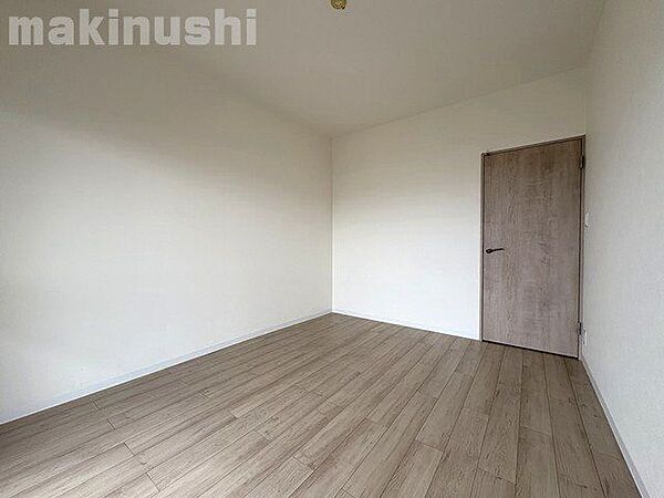 6帖の洋室部分です♪（西側）