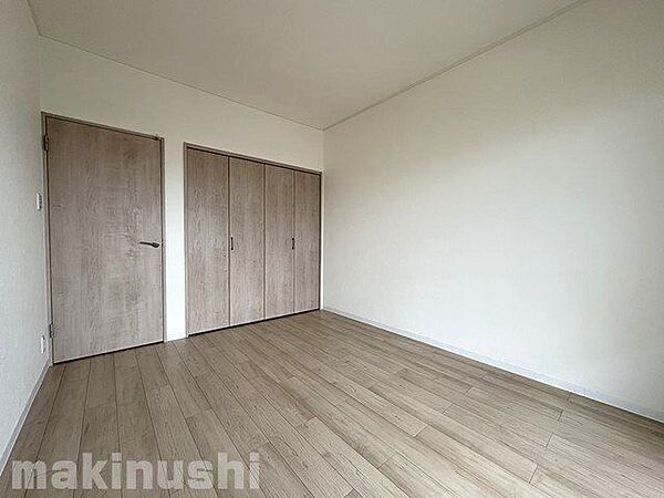 6帖の洋室部分です♪（東側）