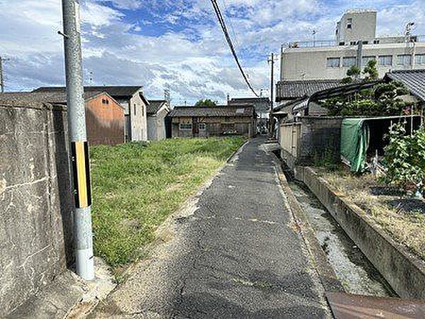 西向きの土地です