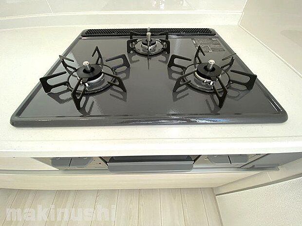 3口タイプのガスコンロでお料理の効率もアップ♪グリルもあり調理の幅が広がります♪