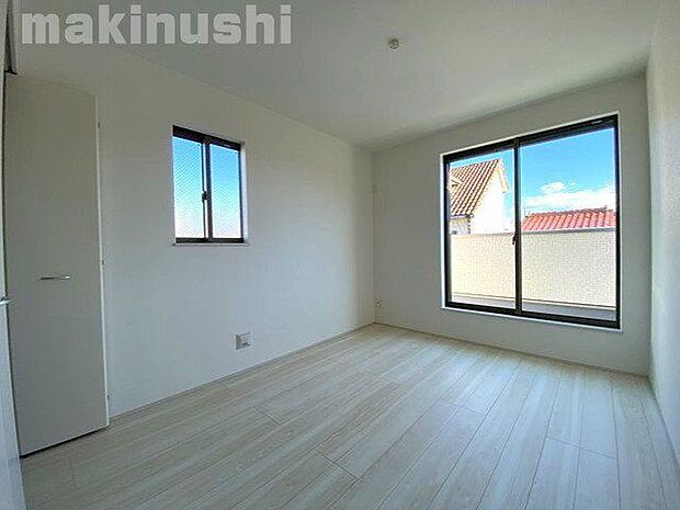 2階6帖の洋室部分です♪