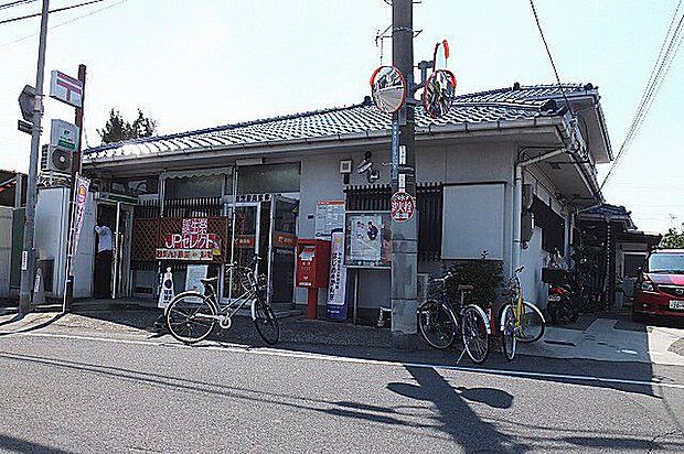 羽曳野高鷲郵便局 徒歩12分。 890m