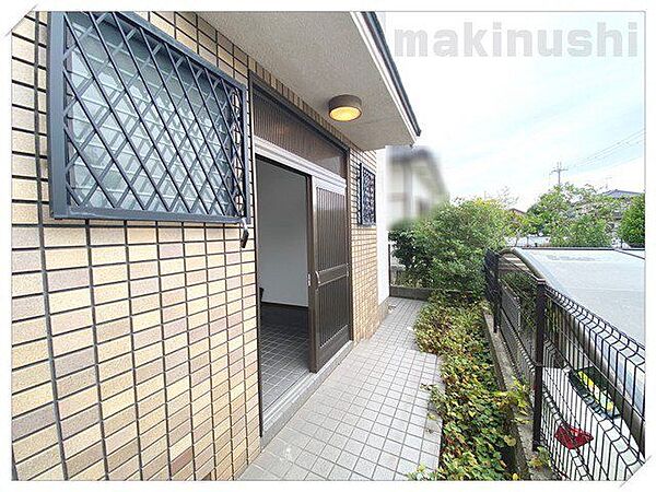 1階フロアに出入りする玄関スペースになります♪