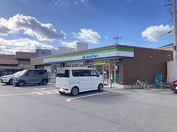 ファミリーマート藤井寺小山四丁目店 徒歩6分。 460m