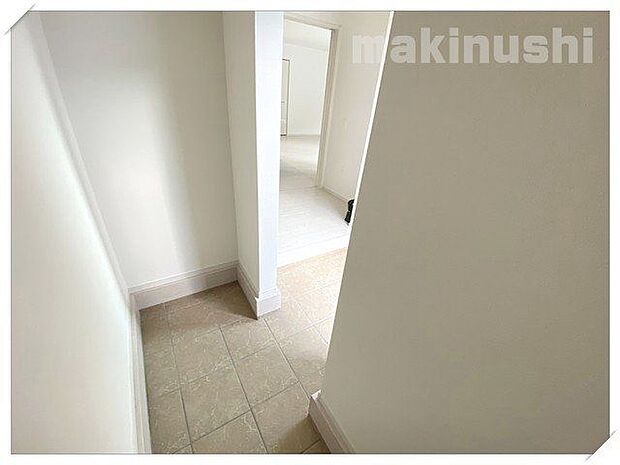 土間収納の便利なシューズクローク♪ベビーカーやゴルフバッグなどかさばりがちなお荷物も問題ございません^^