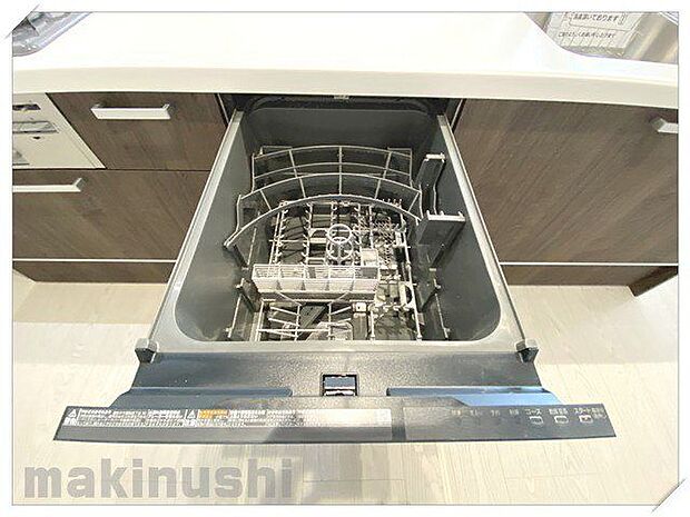 忙しい方の強い味方!食器洗浄乾燥機付きで家事の時短に一役買います^^手洗いより節水にもなり一石二鳥ですね♪