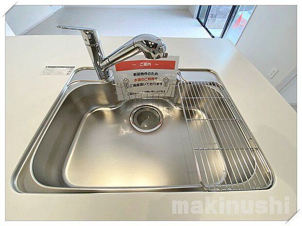 ステンレスシンクは、錆びにくく耐久性や耐熱性に優れていること、メンテナンスが楽なことが特徴です♪