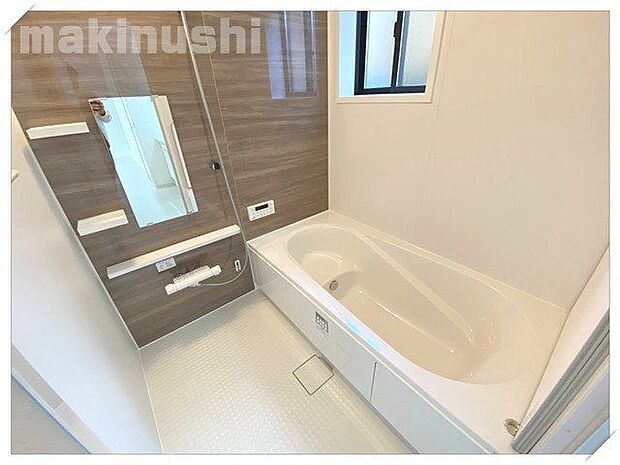 エコベンチ浴槽の為、水道光熱費の節約はもちろんの事、お子様と一緒に入浴する際や半身浴する際に便利です♪