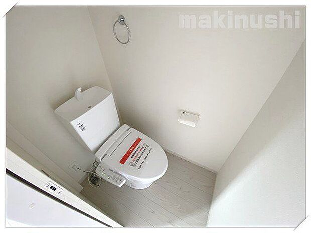 トイレは各階に完備!体調不良の際の使い分けはもちろん、万が一、故障などの際にも2つあると便利です!