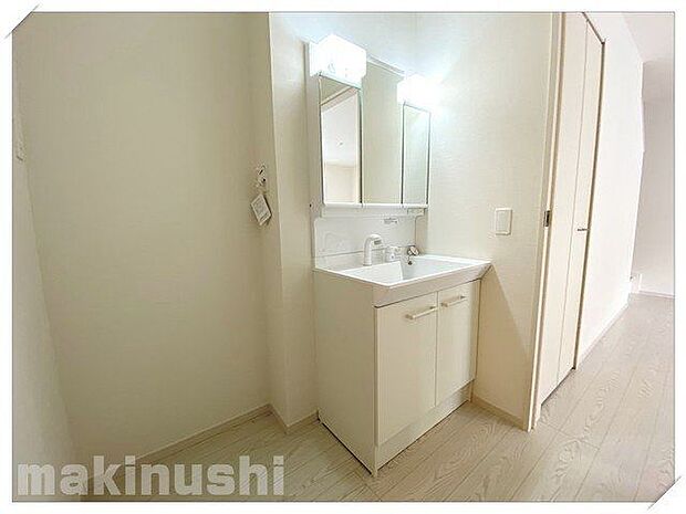 リビングから洗面室への直通動線で、毎日の手洗い・身支度がもっと快適に♪家族の「ちょうどいい」を叶える間取り設計です^^