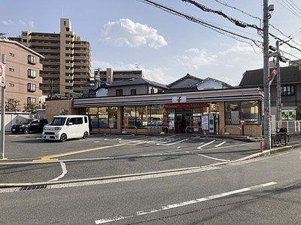 セブンイレブン羽曳野栄町店 徒歩2分。 150m