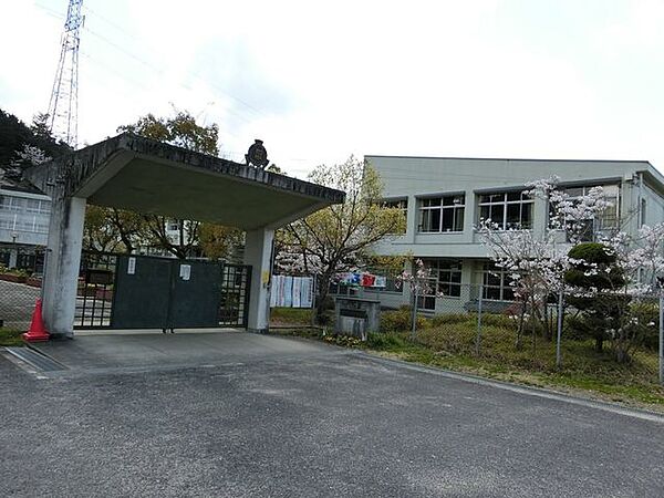 河内長野市立南花台中学校 徒歩13分。 970m