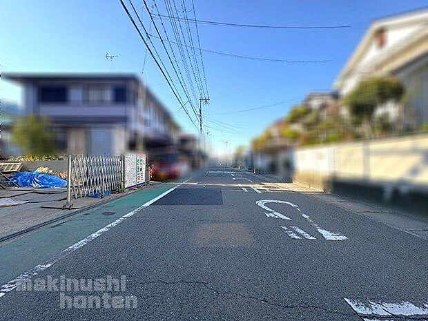 北東側の道路になります。