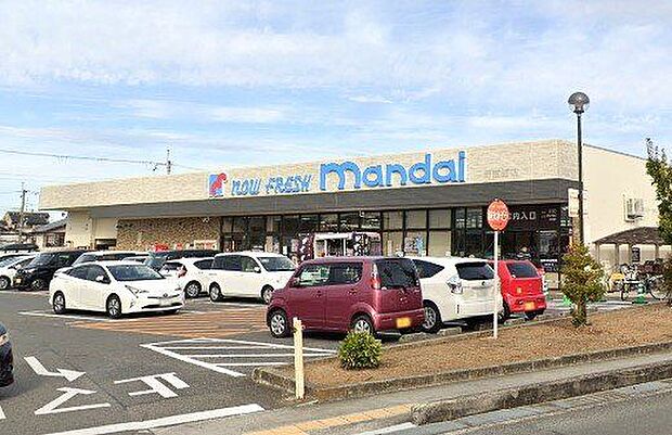 万代河原城店 徒歩8分。 620m