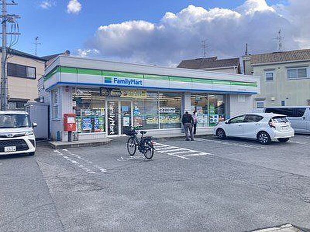 ファミリーマートはびきの五丁目店 徒歩3分。 210m