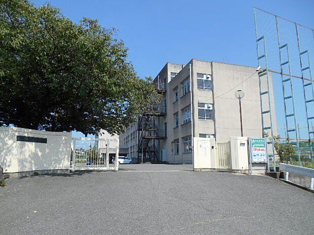 羽曳野市立河原城中学校 徒歩9分。 670m