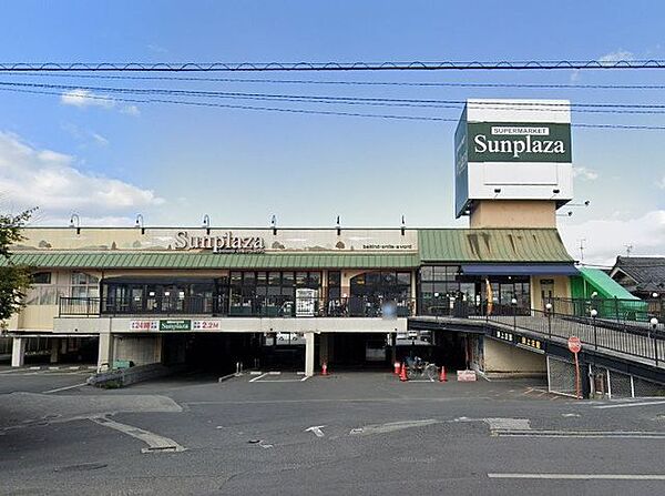 サンプラザ島泉店 徒歩10分。 780m