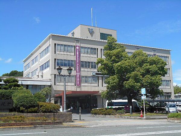 羽曳野市役所 徒歩21分。 1680m