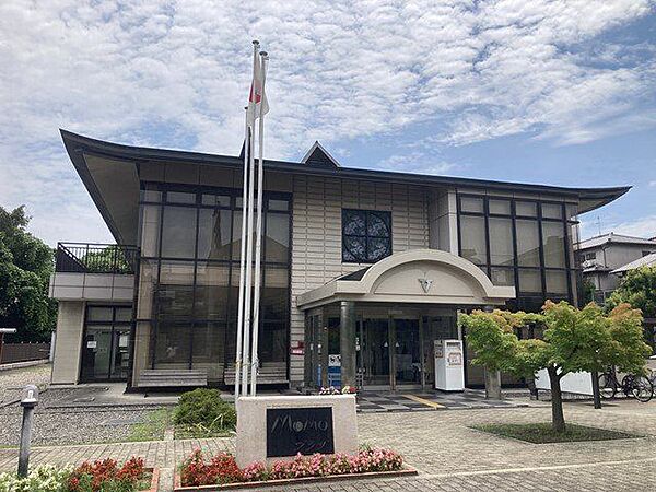 羽曳野市立羽曳が丘図書館 930m