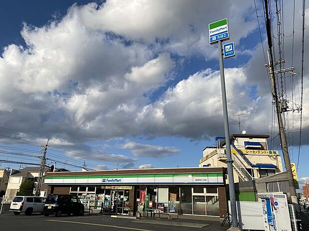 ファミリーマート富田林甲田一丁目店 徒歩7分。 530m