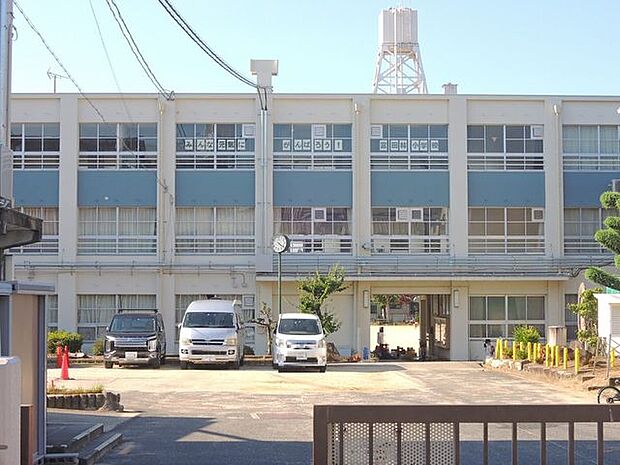 富田林市立富田林小学校 徒歩13分。 1030m