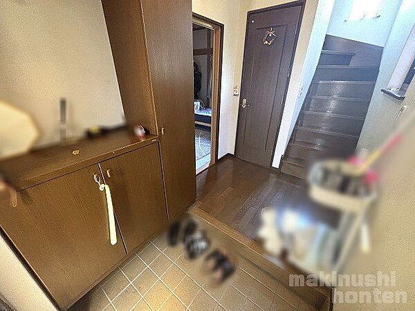 大きなシューズボックス付きの玄関！家族みんなの靴もスッキリきれいに収納できます♪
