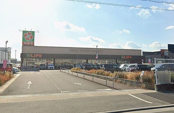 ライフ羽曳野西浦店 徒歩9分。 700m