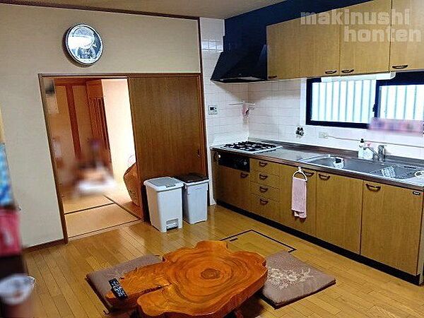 リビングは和室と続き間のため広い空間としてもお使いいただけます！